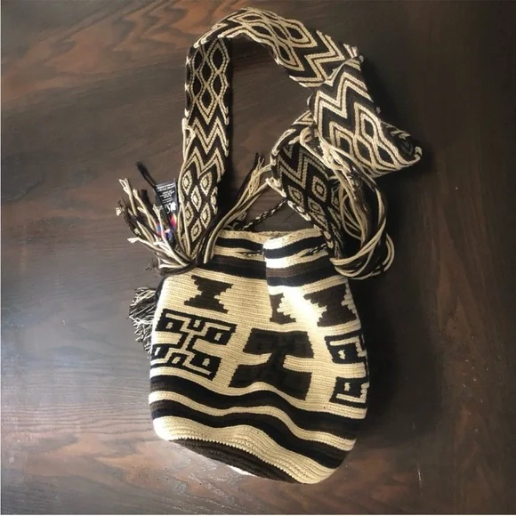 NWT SARAI WAYUU Black and Tan Patterned Woven Crossbody Bag Columbia made XL - Picture 15 of 16
